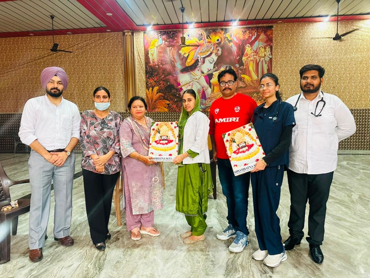 ਸਮੁਦਾਇਕ ਸੇਵਾ ਸਨਮਾਨ ਦੌਰਾਨ ਸਿਹਤ ਸਵੈਸੇਵਕਾਂ ਨਾਲ ਆਭਾ ਬੰਸਲ।